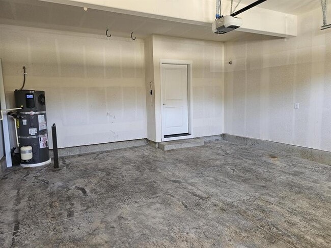 Building Photo - 5724 NE 58th Way