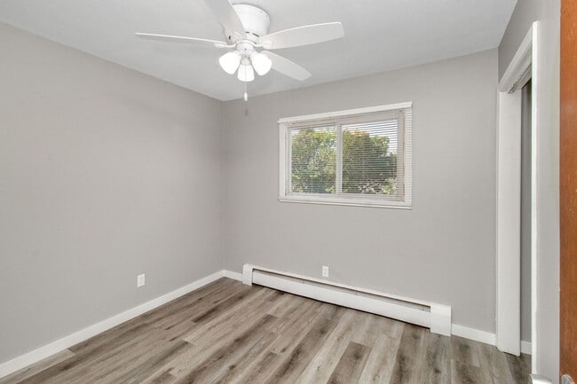 Building Photo - Beautiful updated Main-Level unit in Fabul...