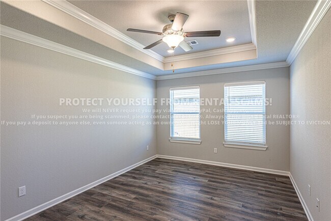 Building Photo - 4476 W Newton Ave