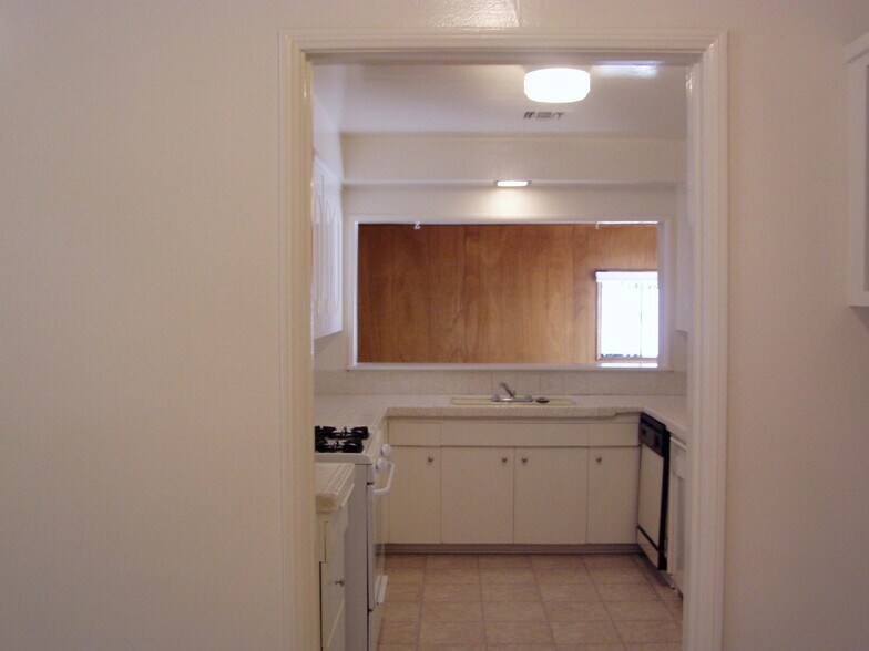 Building Photo - 8420 Casaba Ave