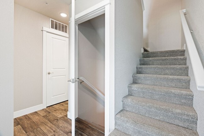 Building Photo - 2 Bed 3.5 Bath Townhome in Fort Collins!