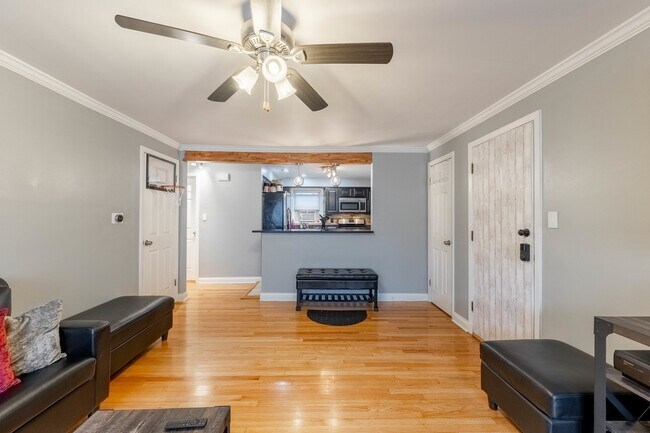 Building Photo - 4149 N Tripp Ave
