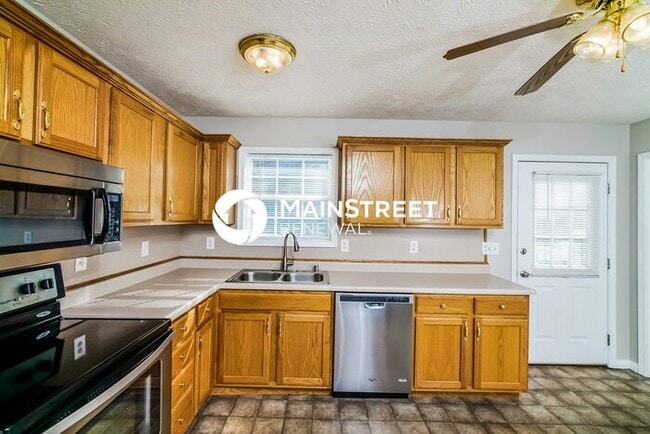 Building Photo - 3 Bedroom Pet-Friendly Home in SHEPHERDSVI...