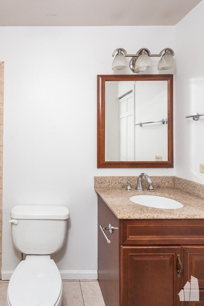Building Photo - 1 bedroom in Chicago IL 60610