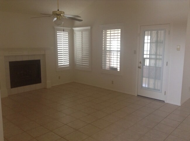 Building Photo - 12061 Meadow Gate Dr