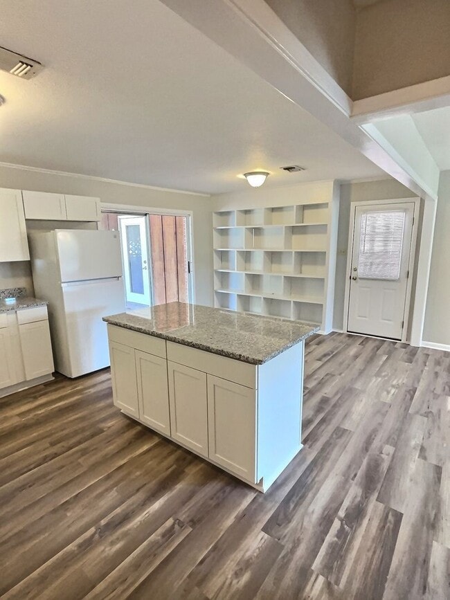 Building Photo - Updated 3-Bedroom Home in Ocean Springs!