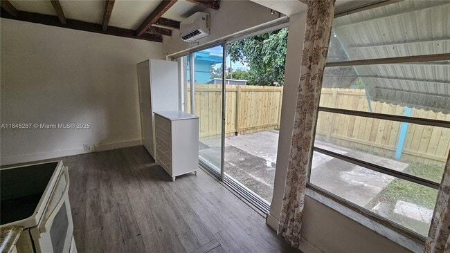 Building Photo - 1836 Roosevelt St