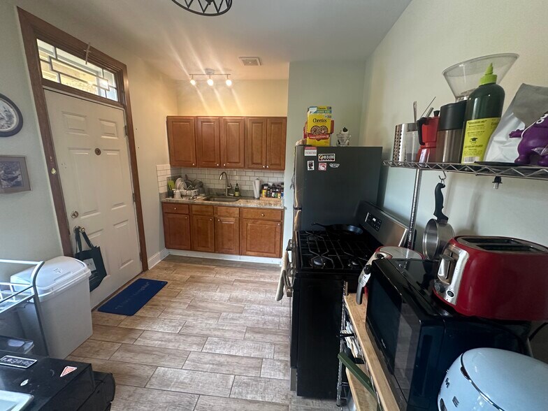 Building Photo - 1908 N Drake Ave