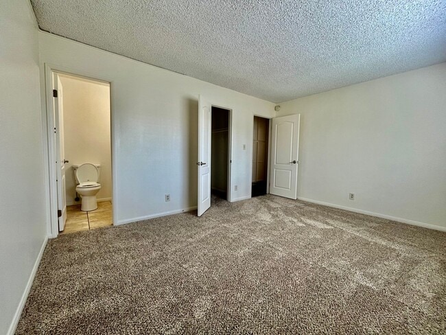 Building Photo - 471 Ballentyne St #49- Large upper 2 bed 2...