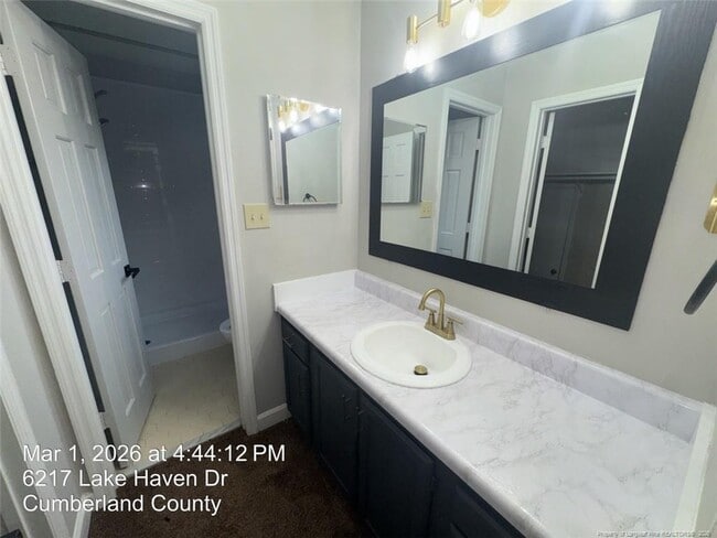 Building Photo - 6217 Lakehaven Dr