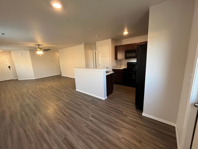 Building Photo - *Pre-leasing* NEWER Three Bedroom | Two Ba...