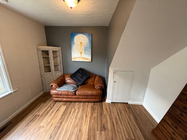 Building Photo - Charming Home for Lease