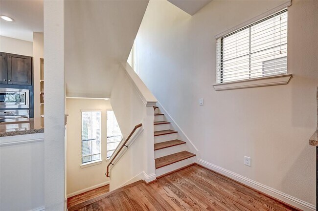 Building Photo - 5211 Eigel St