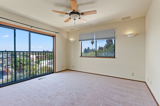 Building Photo - Utilities Paid! 3 Bedroom in Hayward with ...