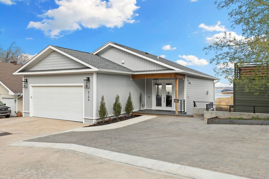 Building Photo - 9196 N Park Rd