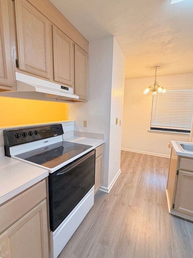 Building Photo - 4414 Stratfordshire Ct