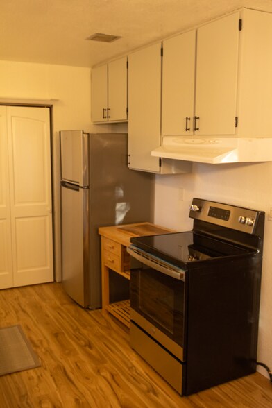 Building Photo - 25084 Cobb Dr