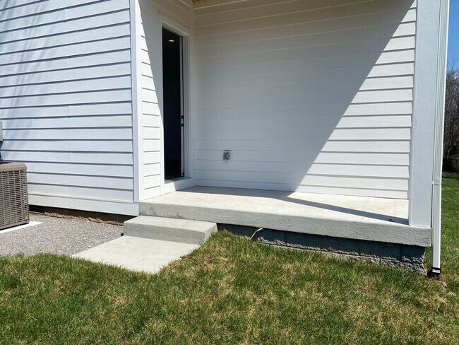 Building Photo - Luxury 4 Bed 3 Bath - 4 Minutes from Downt...