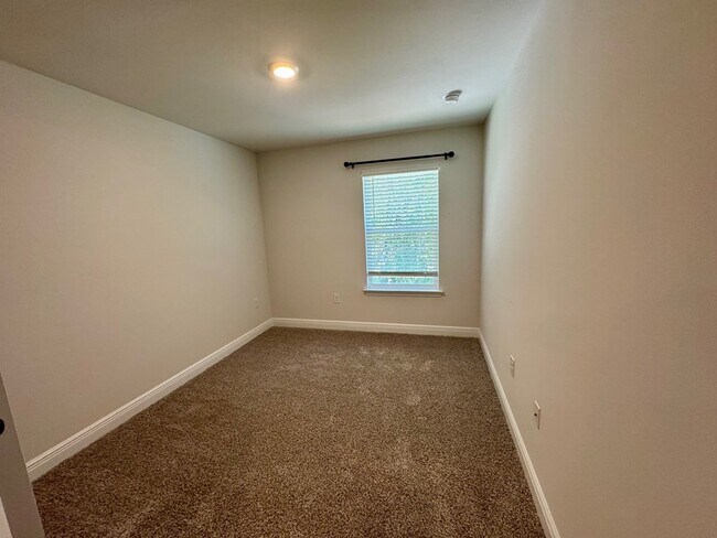 Building Photo - 272 The Prado