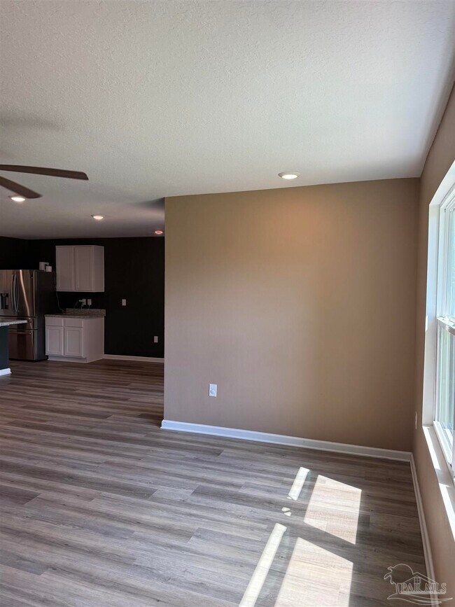 Building Photo - 5462 Peach Dr