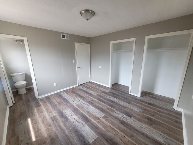 Building Photo - 4904 NW 29th St