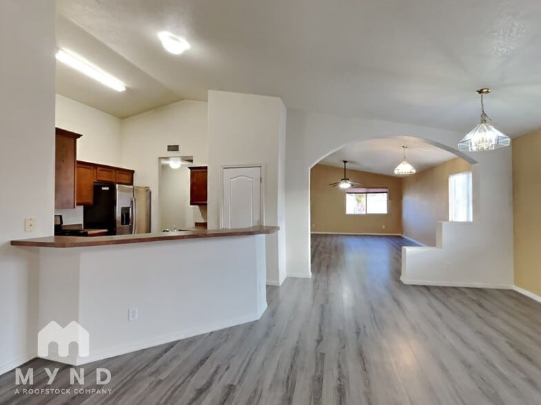 Building Photo - 9670 E Mt Baldy Way