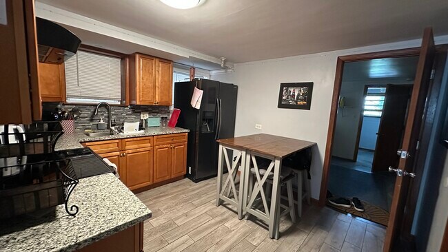 Building Photo - 6118 W Gunnison St