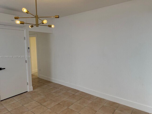 Building Photo - 219 SW 21st Ave