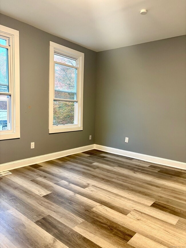 Building Photo - 8 Read St