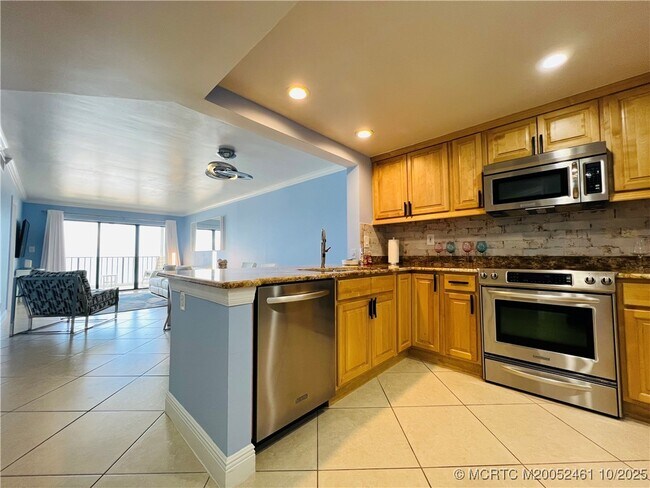 Building Photo - 9400 S Ocean Dr