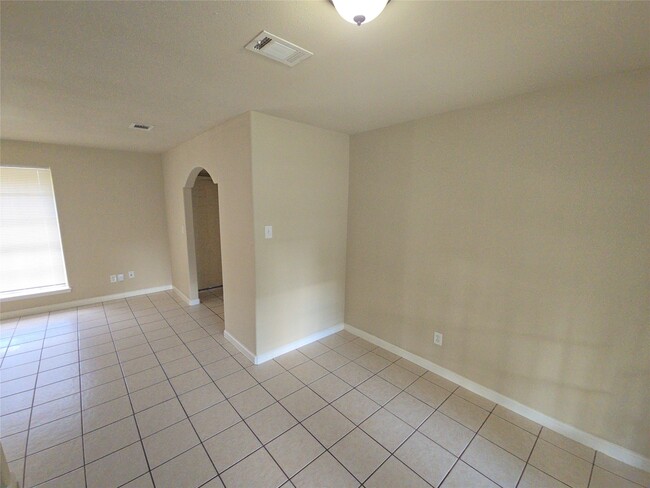 Building Photo - 919 Progreso Dr