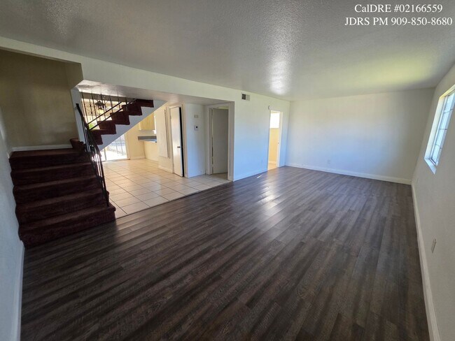 Building Photo - Rialto 4 Bedroom Home with Swimming Pool