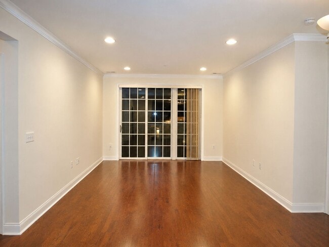 Building Photo - Spacious 2-Bedroom, 2-Bath Condo in Graduate Hospital with Thoughtful Layout