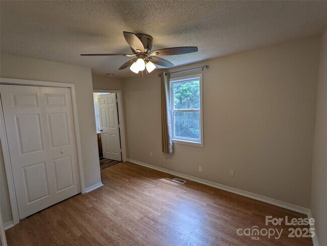 Building Photo - 25.5 Woodrow Ave