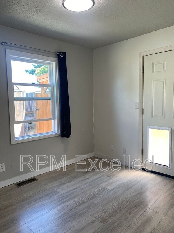 Building Photo - 5225 E McDacer Ave