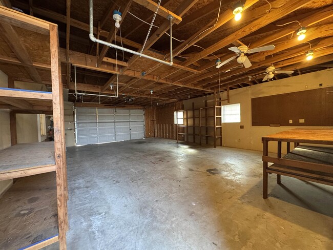 Building Photo - 123 La Paloma Dr