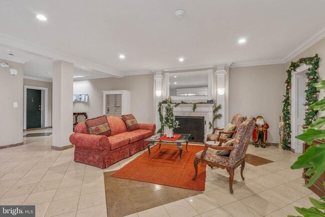 Building Photo - 4625 Pine St