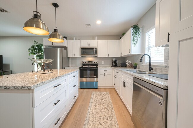 Kitchen - 2908 Baer St