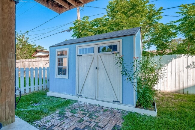 Building Photo - 108 Bay Oaks Dr