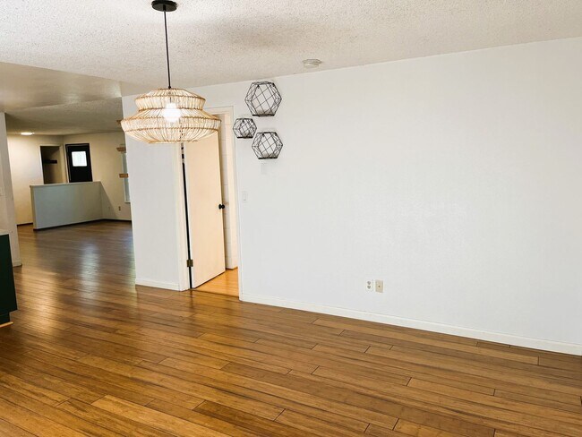 Building Photo - HALF OFF OF FIRST MONTH'S RENT! Beautifull...