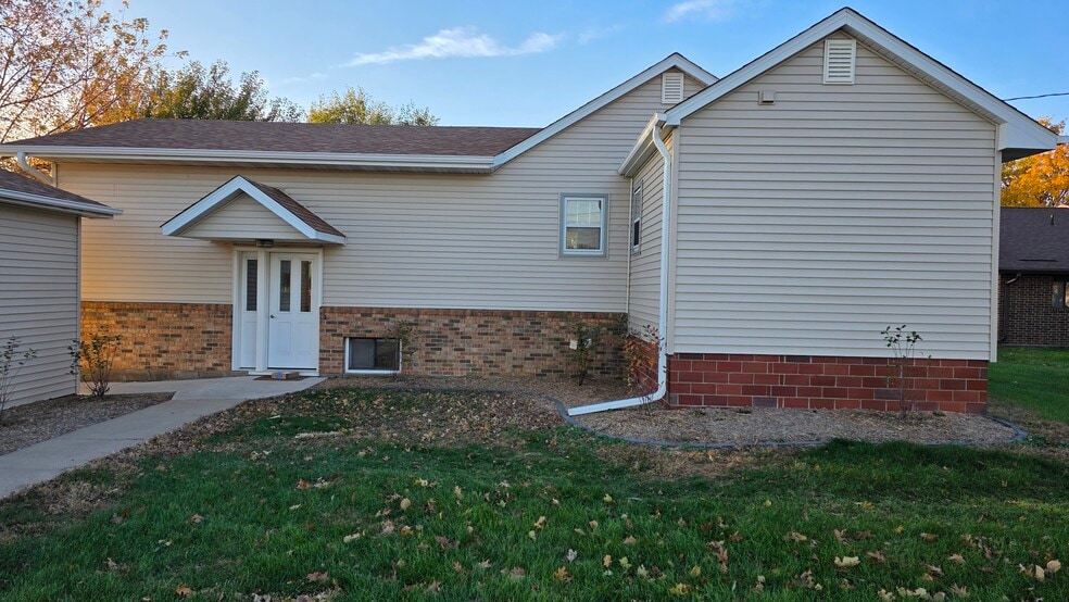 Primary Photo - 616 East St S