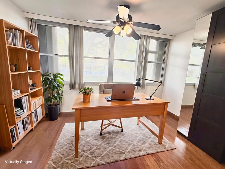 Building Photo - 901 NE 14th Ave