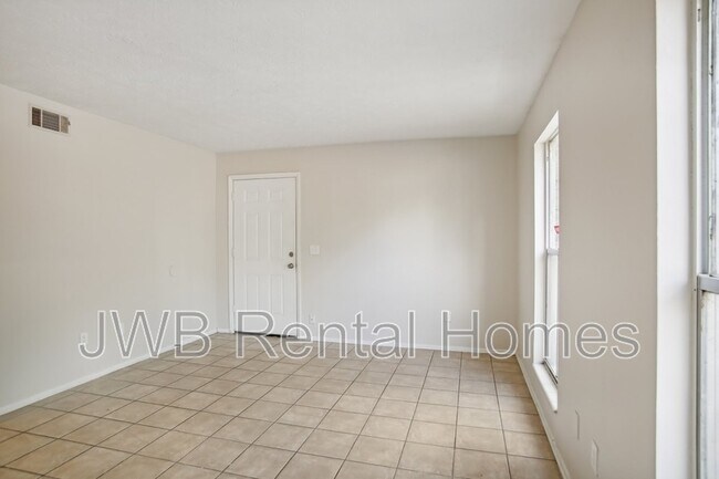 Building Photo - 909 Bert Rd