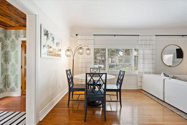 Building Photo - 221 Greymon Dr