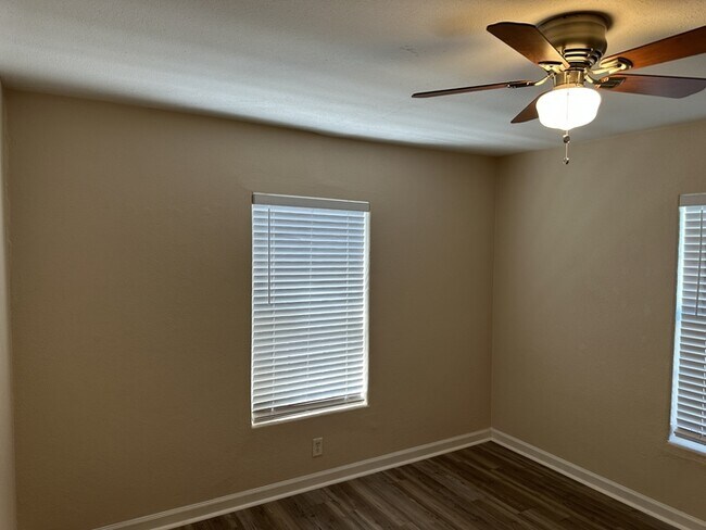 Building Photo - Modesto 3 Bedroom 2 Bathroom Home