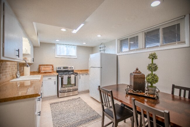 Building Photo - 35 E 1500 S
