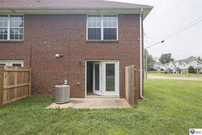 Building Photo - 101 Poplar Cir