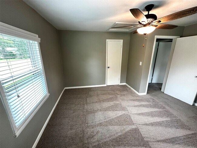 Building Photo - 318 Melton St