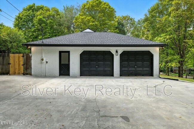 Building Photo - 1113 Springfield Dr