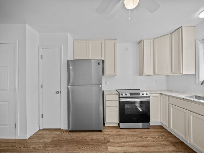 Building Photo - 110 Ravenwood Dr